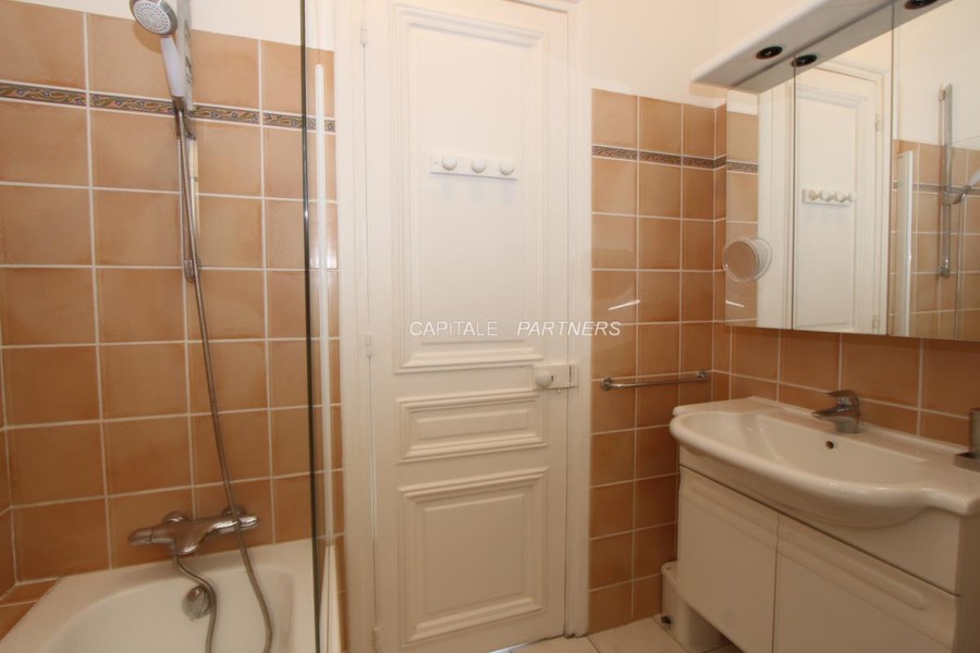 furnished  1 bedroom Apartment PARIS 8 - 47 m²;