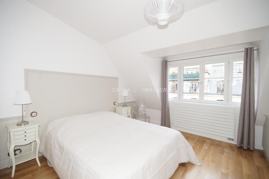furnished  1 bedroom Apartment PARIS 8 - 56 m²;