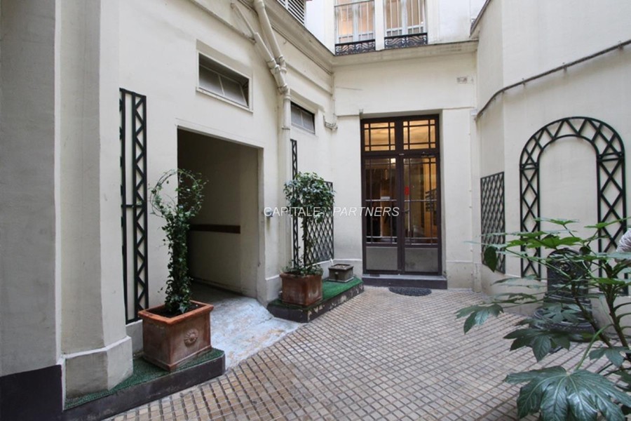 furnished  1 bedroom Apartment PARIS 9 - 40 m²;