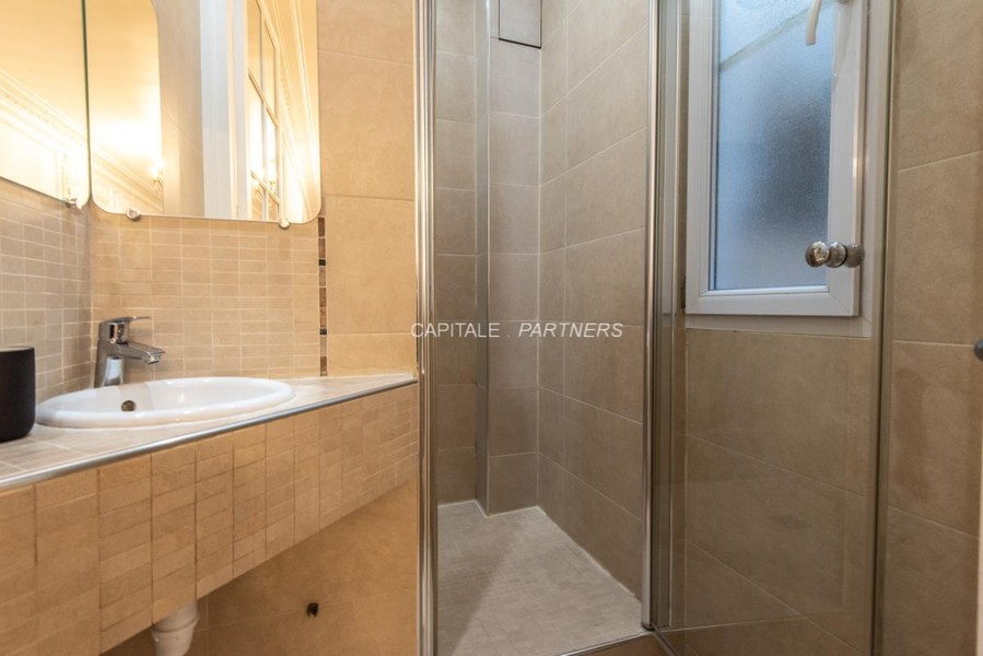 furnished  4 bedrooms Apartment PARIS 17 - 258 m²;