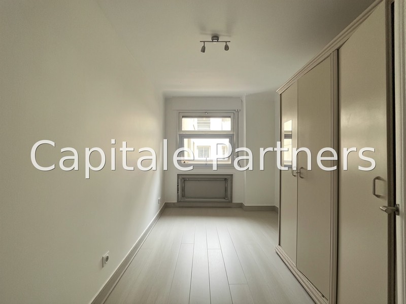  3 bedrooms Apartment PARIS 16 - 131 m²;