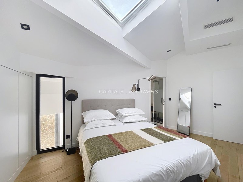 furnished  2 bedrooms Apartment PARIS 8 - 120 m²;