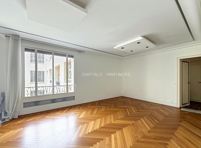  3 bedrooms Apartment PARIS 16 - 131 m²;