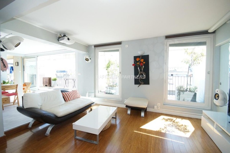 furnished  3 bedrooms Apartment PARIS 18 - 120 m²;