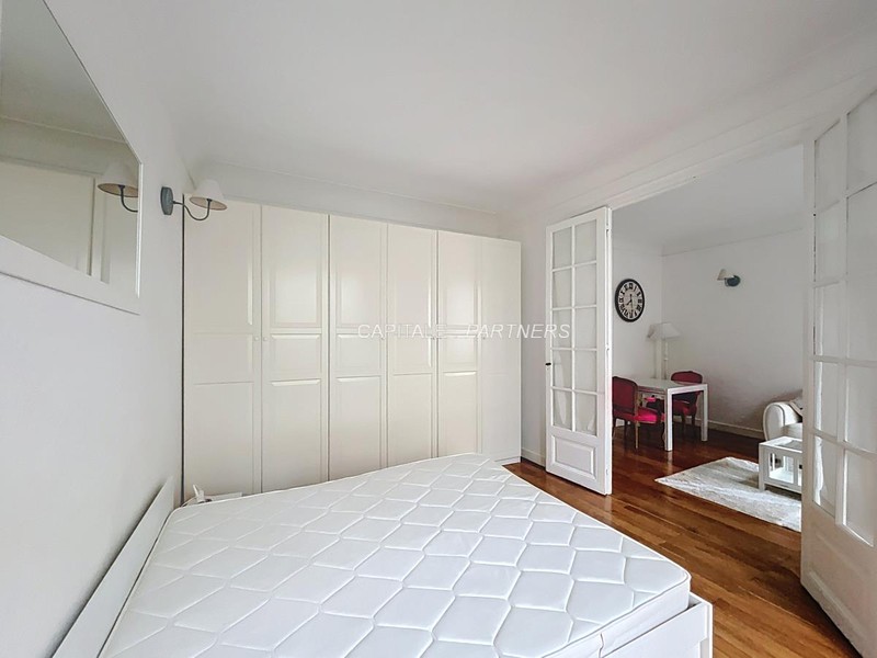 furnished  1 bedroom Apartment PARIS 15 - 67 m²;