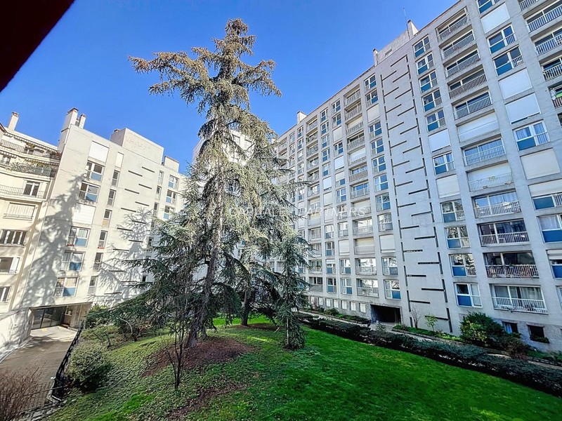 furnished  2 bedrooms Apartment PARIS 15 - 66 m²;