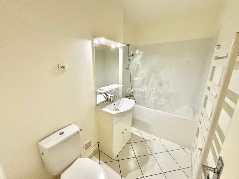 Studio  PARIS 17 - 26 m²;
