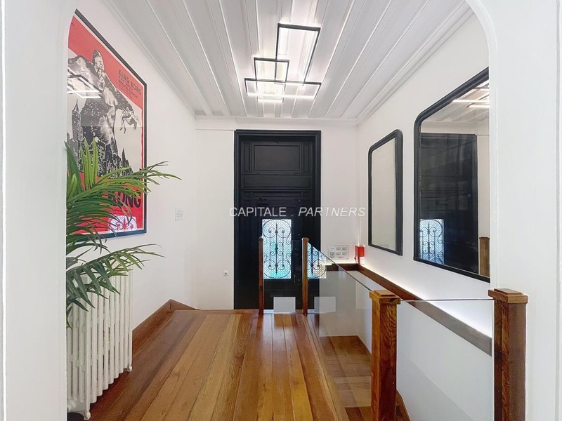 furnished  2 bedrooms Apartment PARIS 8 - 120 m²;