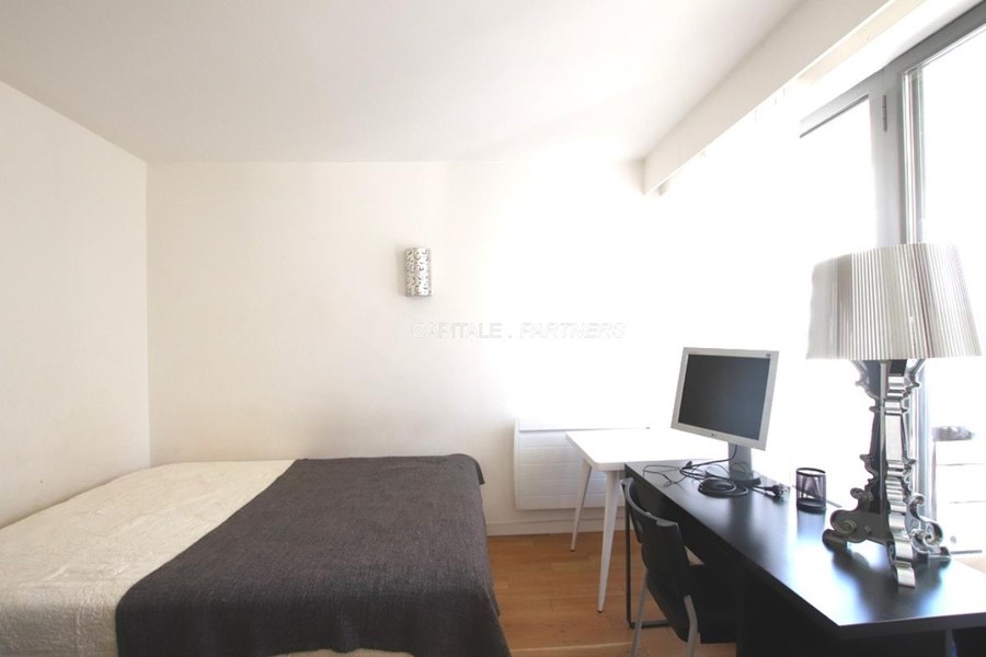 furnished  3 bedrooms Apartment PARIS 16 - 114 m²;