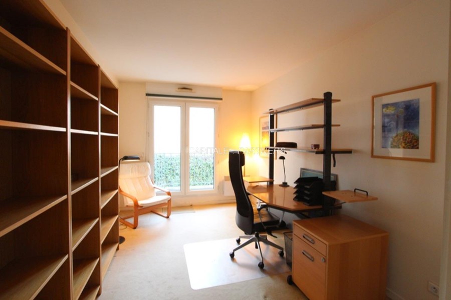furnished  3 bedrooms Apartment PARIS 11 - 95 m²;
