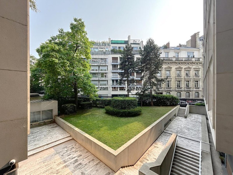 furnished  1 bedroom Apartment PARIS 16 - 46 m²;