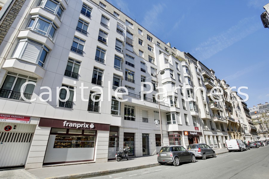 furnished  2 bedrooms Apartment PARIS 17 - 61 m²;