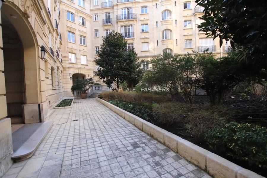 furnished  3 bedrooms Apartment PARIS 16 - 116 m²;