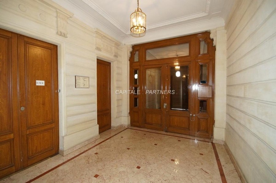 furnished  2 bedrooms Apartment PARIS 8 - 115 m²;