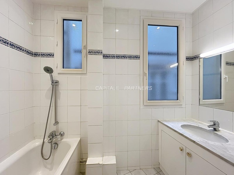 furnished  2 bedrooms Apartment PARIS 17 - 86 m²;