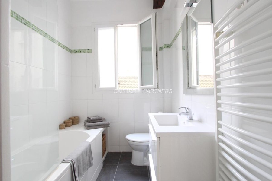 furnished  2 bedrooms Apartment PARIS 16 - 49 m²;
