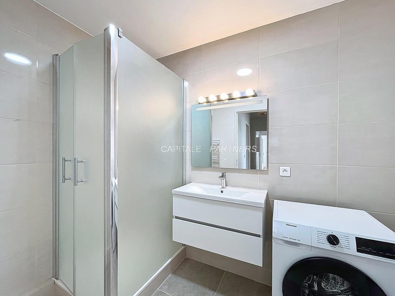 furnished  2 bedrooms Apartment PARIS 12 - 63 m²;