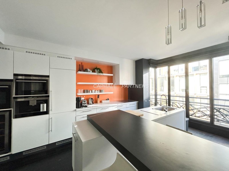 furnished  2 bedrooms Apartment PARIS 8 - 93 m²;