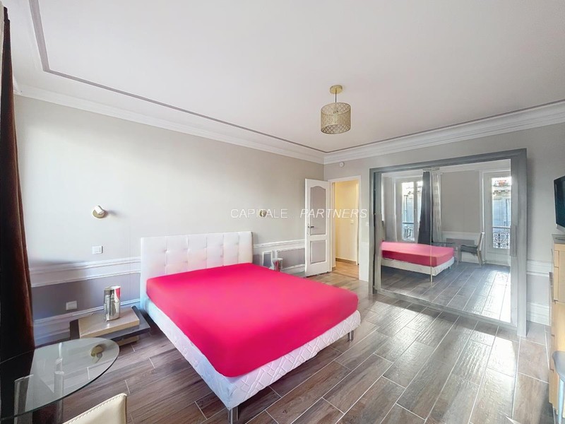 furnished  2 bedrooms Apartment PARIS 8 - 118 m²;