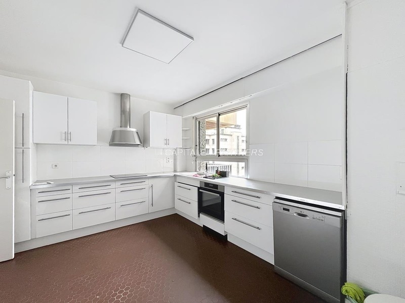  2 bedrooms Apartment PARIS 16 - 114 m²;