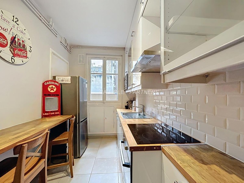 furnished  1 bedroom Apartment PARIS 15 - 67 m²;