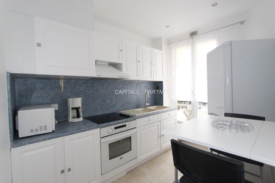 furnished  1 bedroom Apartment PARIS 18 - 41 m²;