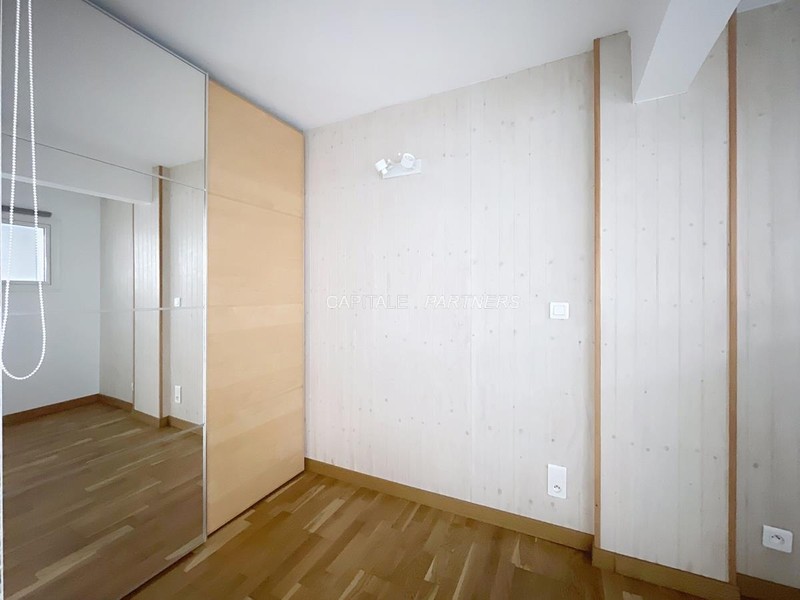 furnished  3 bedrooms Apartment PARIS 18 - 120 m²;