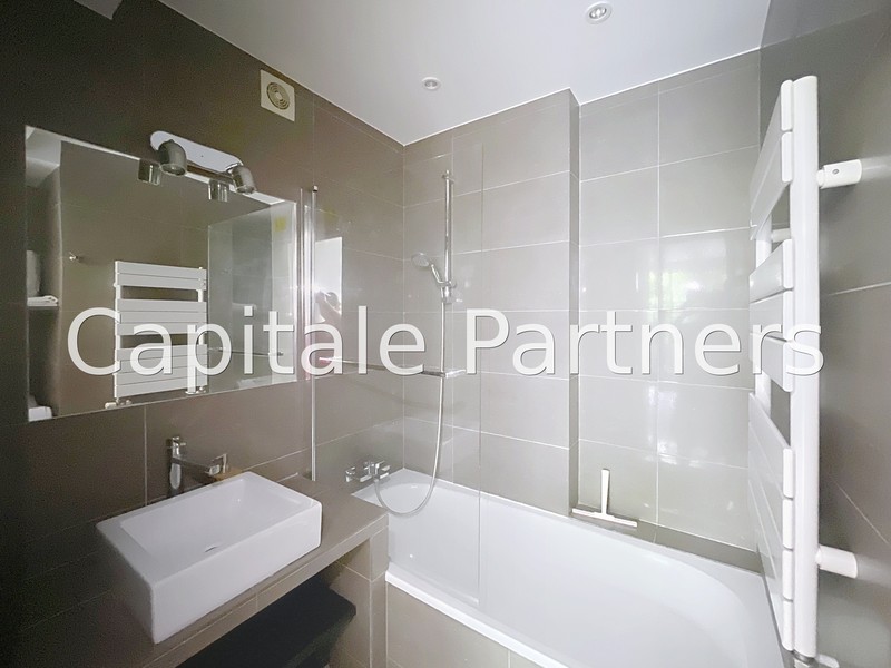 furnished  1 bedroom Apartment PARIS 15 - 32 m²;
