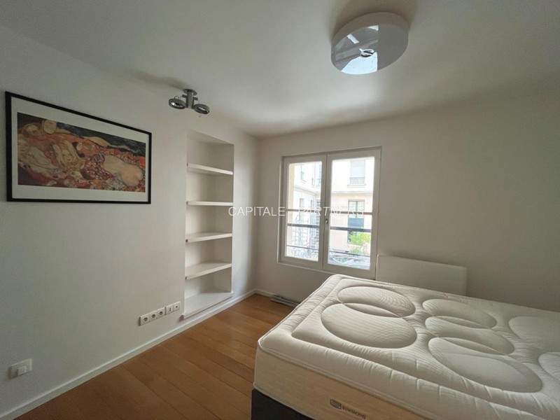 furnished  4 bedrooms Apartment PARIS 1 - 154 m²;