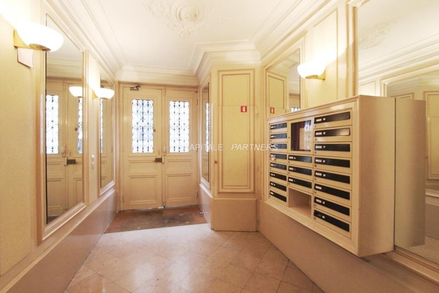 furnished  1 bedroom Apartment PARIS 16 - 52 m²;