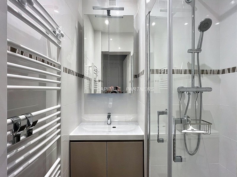 furnished  2 bedrooms Apartment PARIS 8 - 92 m²;