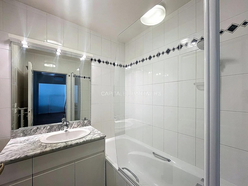 furnished  1 bedroom Apartment PARIS 16 - 50 m²;