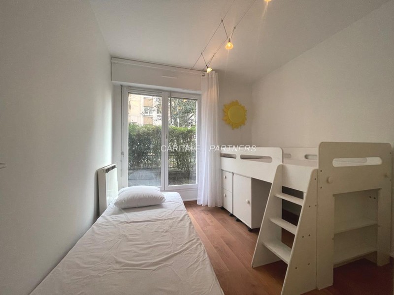 furnished  2 bedrooms Apartment COURBEVOIE - 65 m²;