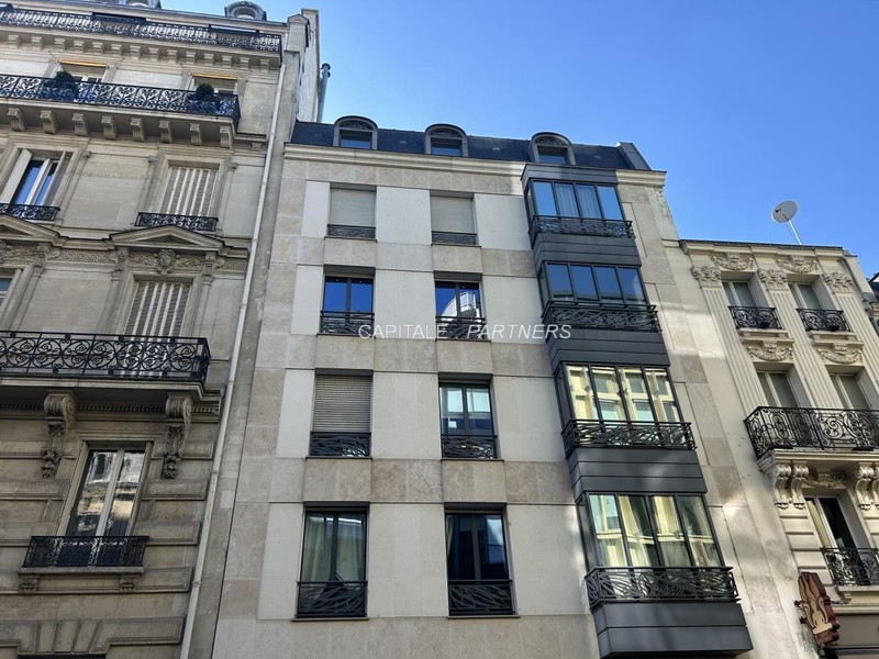 furnished  2 bedrooms Apartment PARIS 8 - 93 m²;