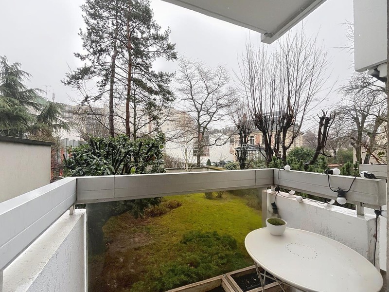 furnished  1 bedroom Apartment PARIS 16 - 60 m²;