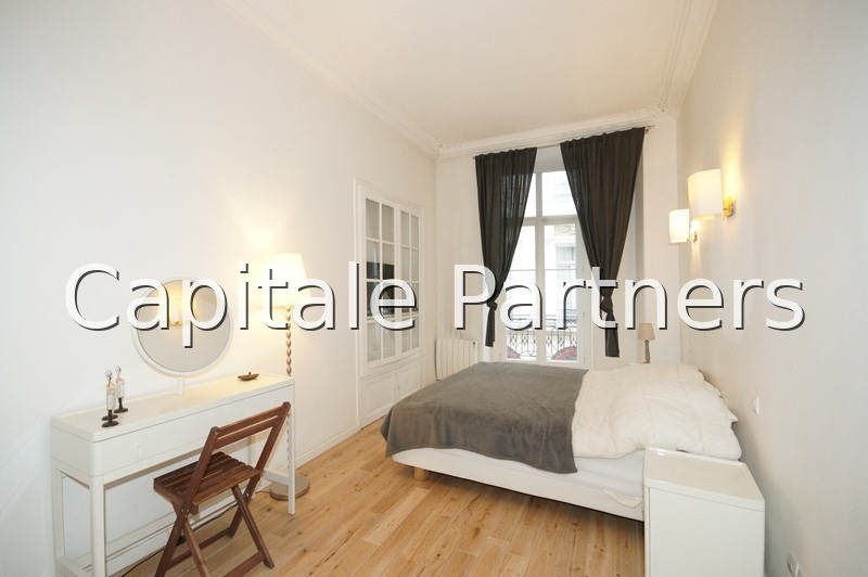 furnished  2 bedrooms Apartment PARIS 8 - 59 m²;