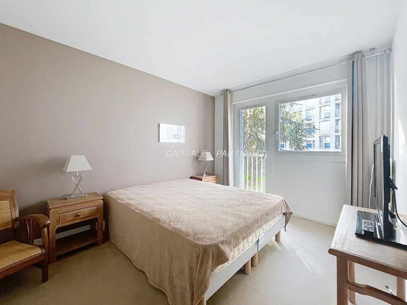 furnished  2 bedrooms Apartment PARIS 15 - 66 m²;