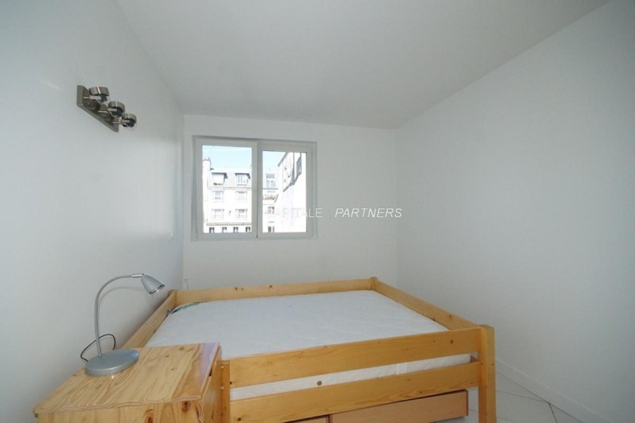 furnished  3 bedrooms Apartment PARIS 18 - 120 m²;