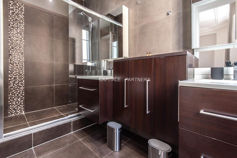 furnished  4 bedrooms Apartment PARIS 17 - 258 m²;