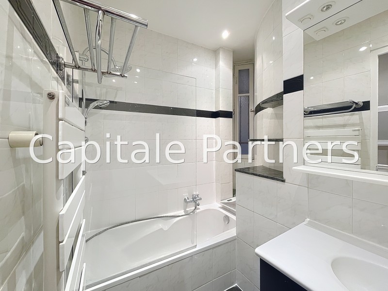 furnished  2 bedrooms Apartment PARIS 16 - 71 m²;