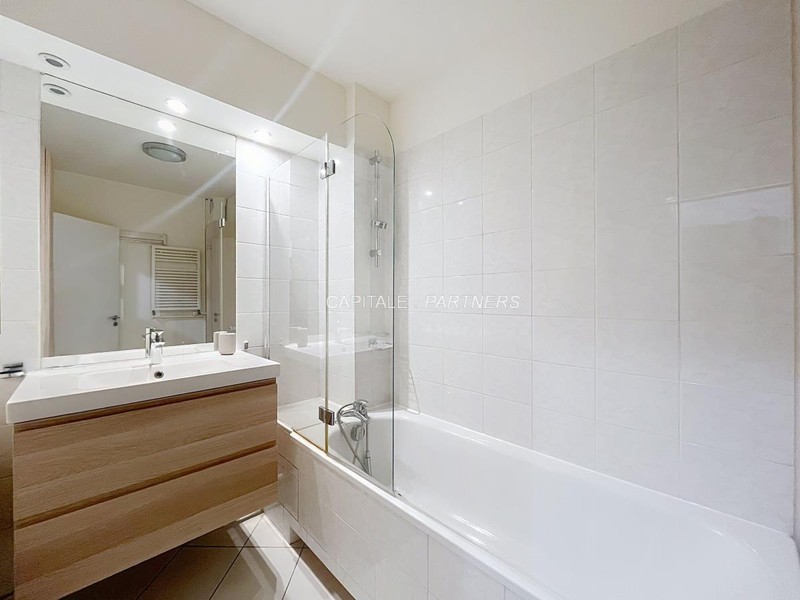 furnished  2 bedrooms Apartment PARIS 15 - 66 m²;
