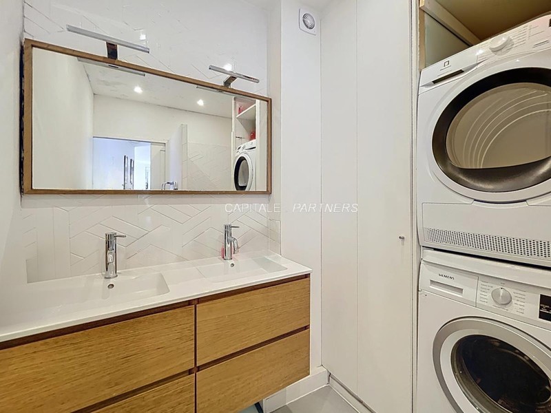 furnished  2 bedrooms Apartment PARIS 16 - 77 m²;