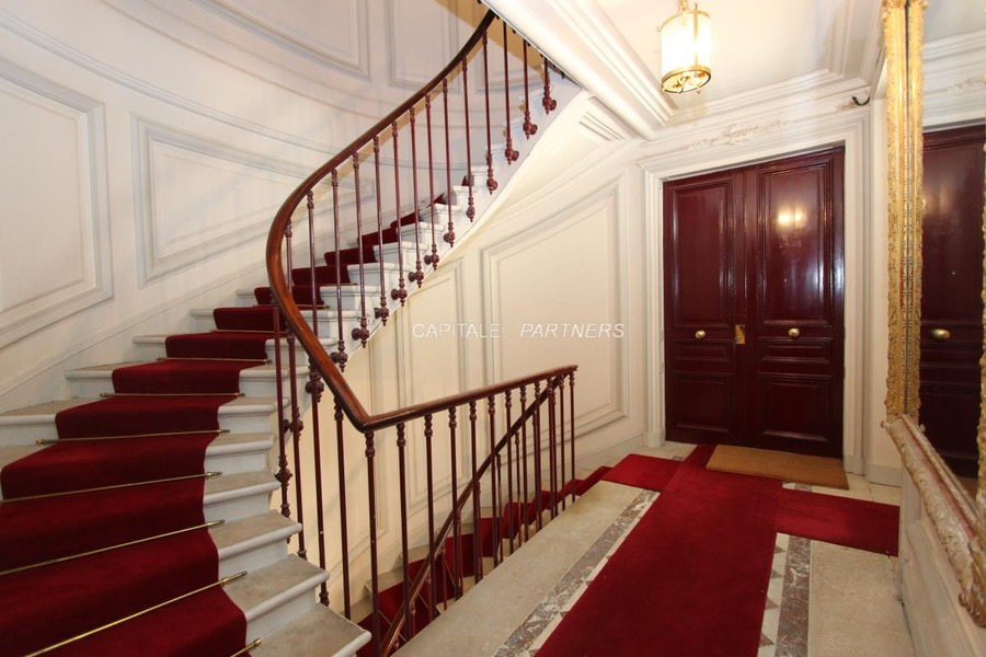 furnished  1 bedroom Apartment PARIS 8 - 47 m²;