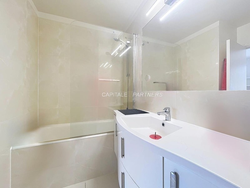 furnished  1 bedroom Apartment PARIS 16 - 43 m²;