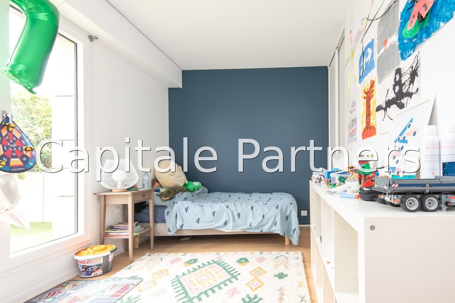 furnished  3 bedrooms Apartment Asnières-sur-seine - 110 m²;