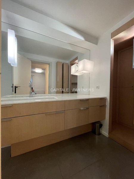 furnished  4 bedrooms Apartment PARIS 1 - 154 m²;