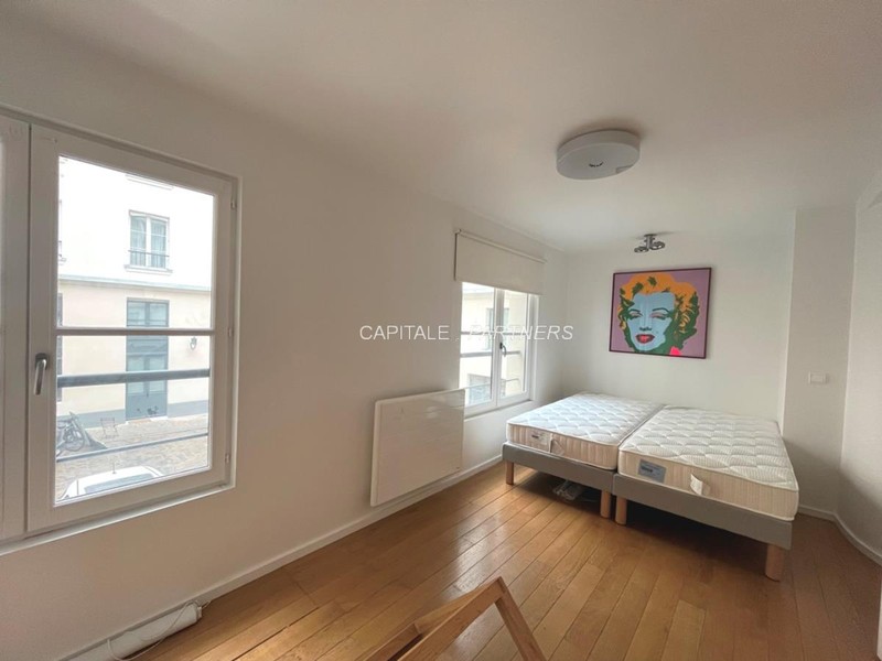 furnished  4 bedrooms Apartment PARIS 1 - 154 m²;