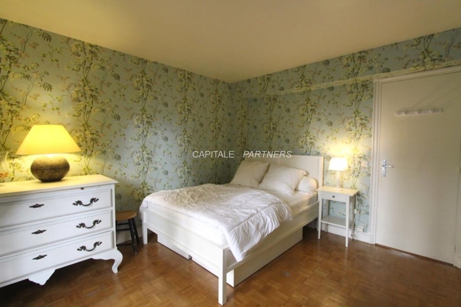 furnished  2 bedrooms Apartment PARIS 16 - 69 m²;