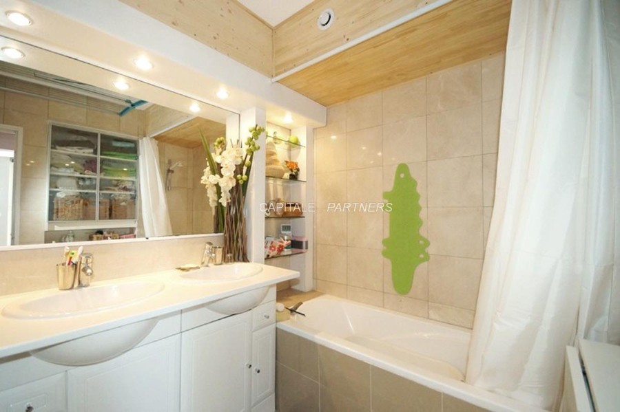 furnished  3 bedrooms Apartment PARIS 18 - 120 m²;
