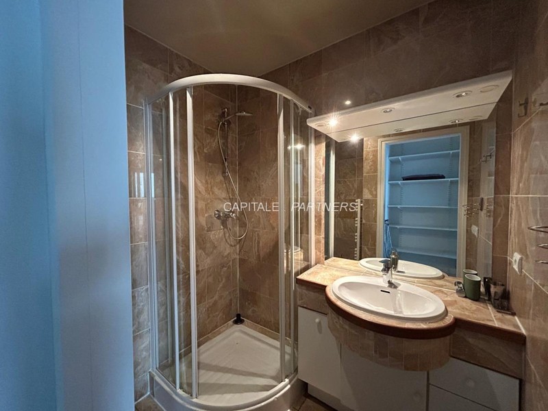 furnished  2 bedrooms Apartment PARIS 8 - 93 m²;